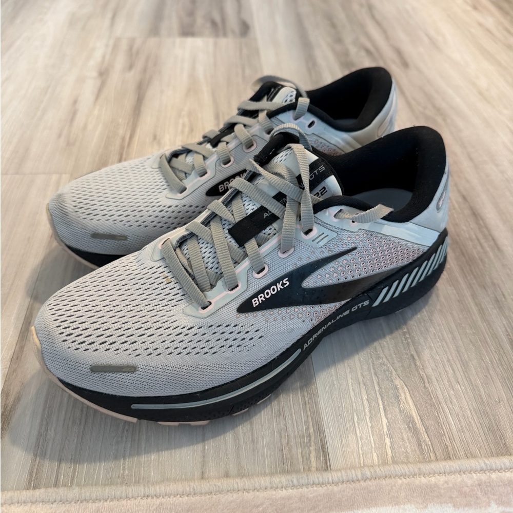 Brooks Women’s Adrenaline GTS 22 Supportive Running Shoe in Grey/Rose/Black
